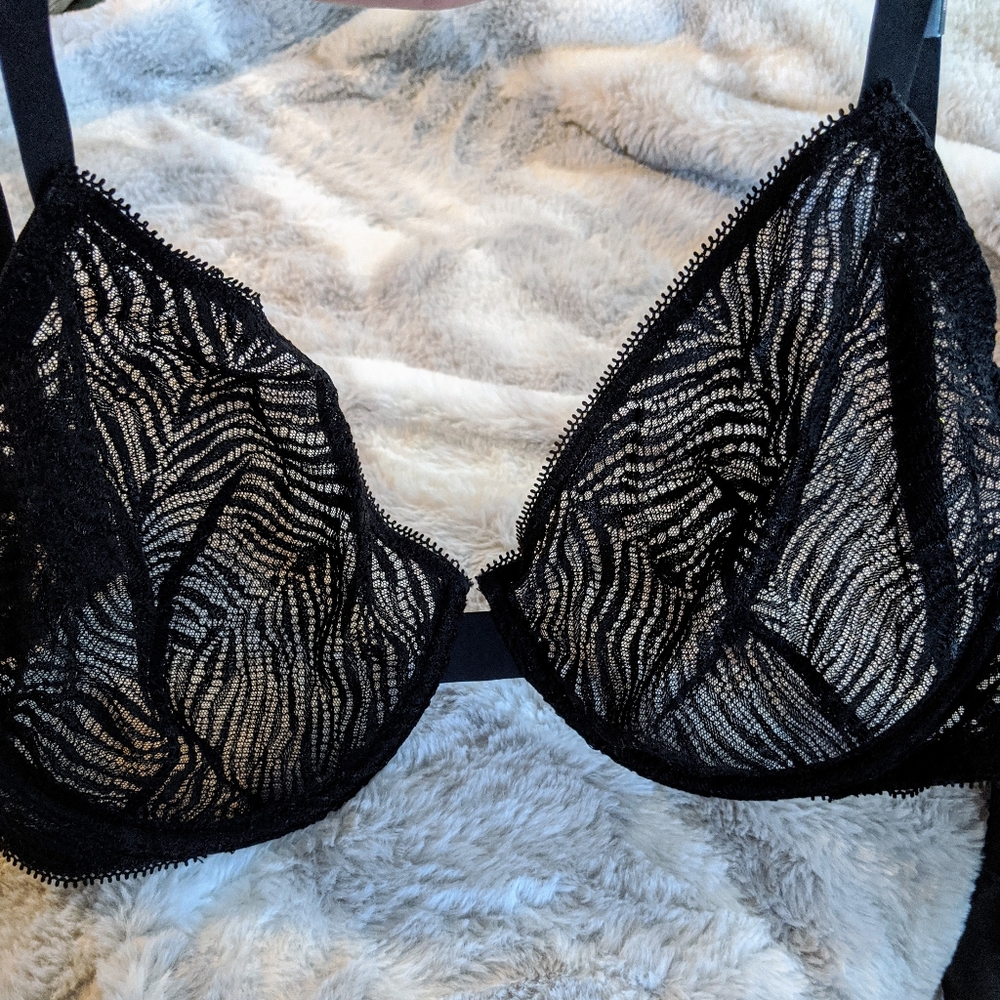 Victoria's Secret Black Lace Bra NWT